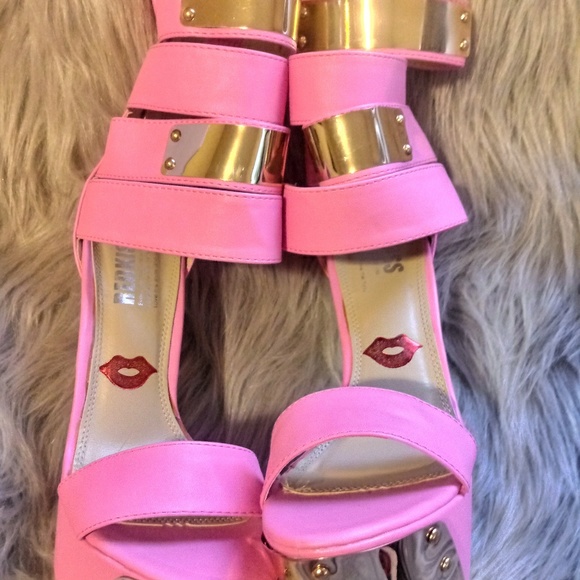 Platform Shoe - Picture 5 of 6